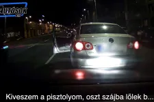 Fegyverrel fenyegetőzött egy közveszélyes sofőr a Hungária körúton