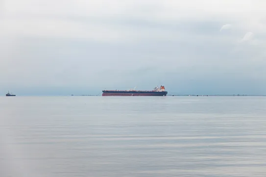 Irán újra szigorú katonai felügyelet alá vonta a Hormuzi-szorost