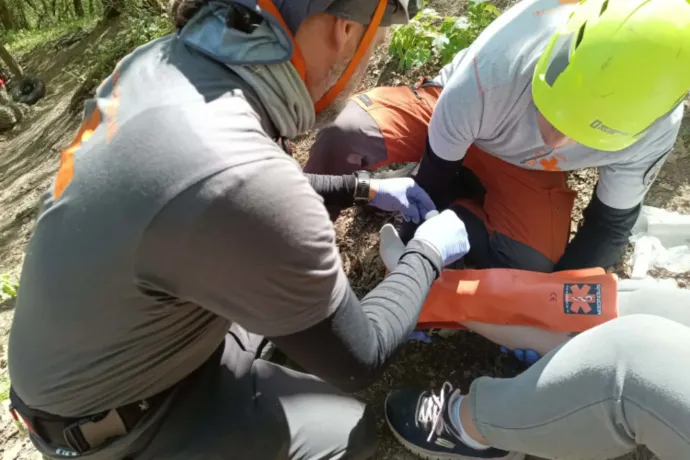 Megcsúszott és megsérült nőt mentettek a börzsönyi hegyimentők