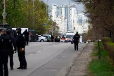 Túszokat ejtett egy fegyveres férfi Kijevben, hat ember meghalt