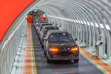Ülés alól kicsúszó vécét rakna az autóiba egy kínai gyártó