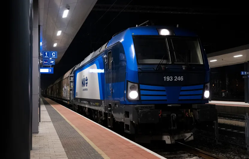 Napi hat tehervonat használja az ezer milliárdból felújított Budapest–Kelebia-vonalat