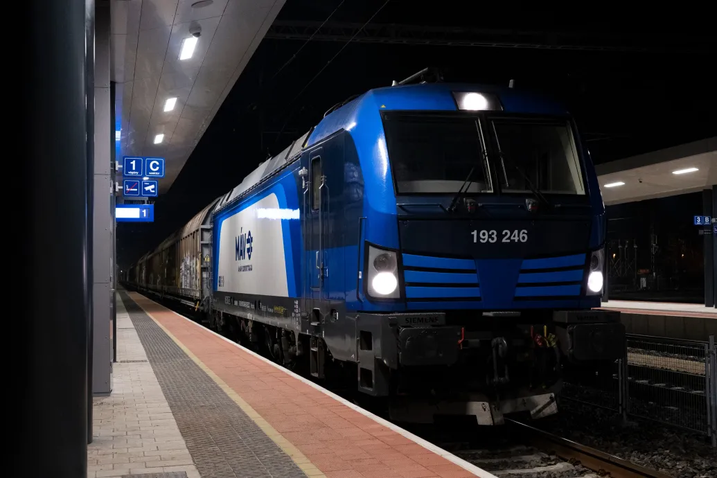 Napi hat tehervonat használja az ezer milliárdból felújított Budapest-Kelebia vonalat