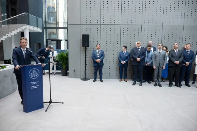 A választás előtt átadták, majd visszakordonozták a Semmelweis egyik épületét