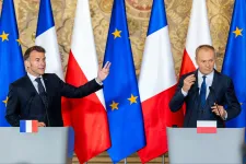 Macron szerint a magyar kormányváltás egész Európának egy új korszak kezdetét jelenti