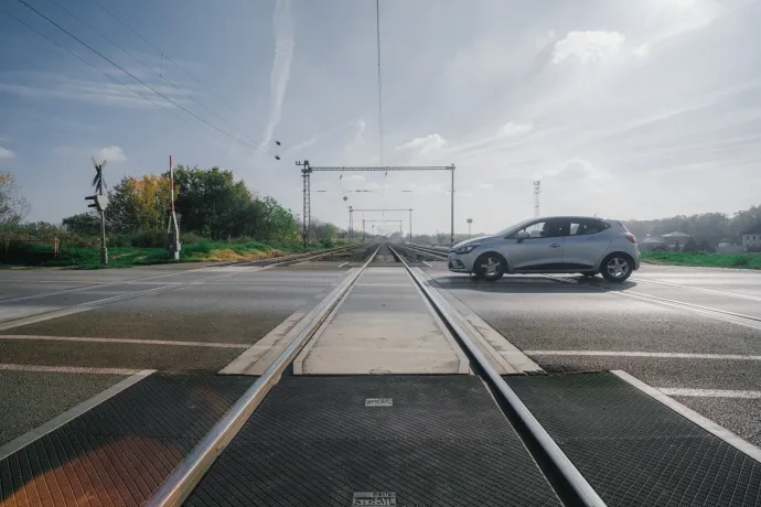 Tompai kapu úti vasúti átjáró – Fotó: Bálint András / Szegeder