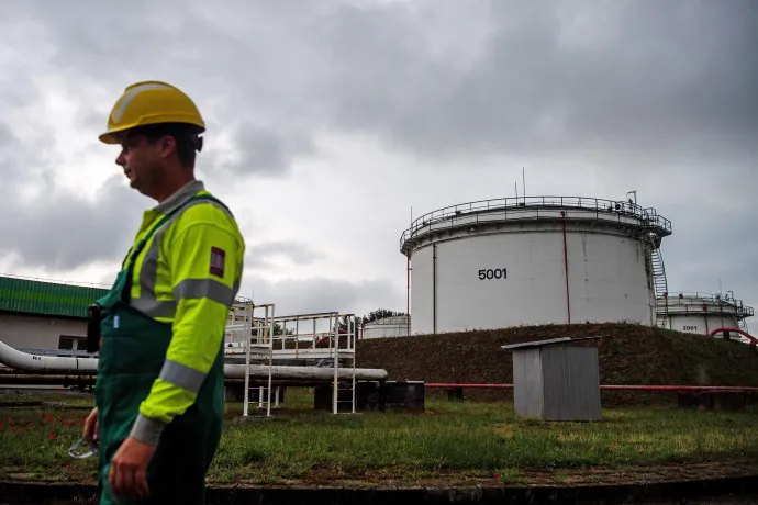 A Mol kecskeméti kerozintározója – Fotó: Balogh Zoltán / MTI