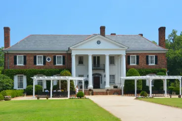 Angol villa az Alföld szívében, Cserkeszőlő legkülönlegesebb ingatlana