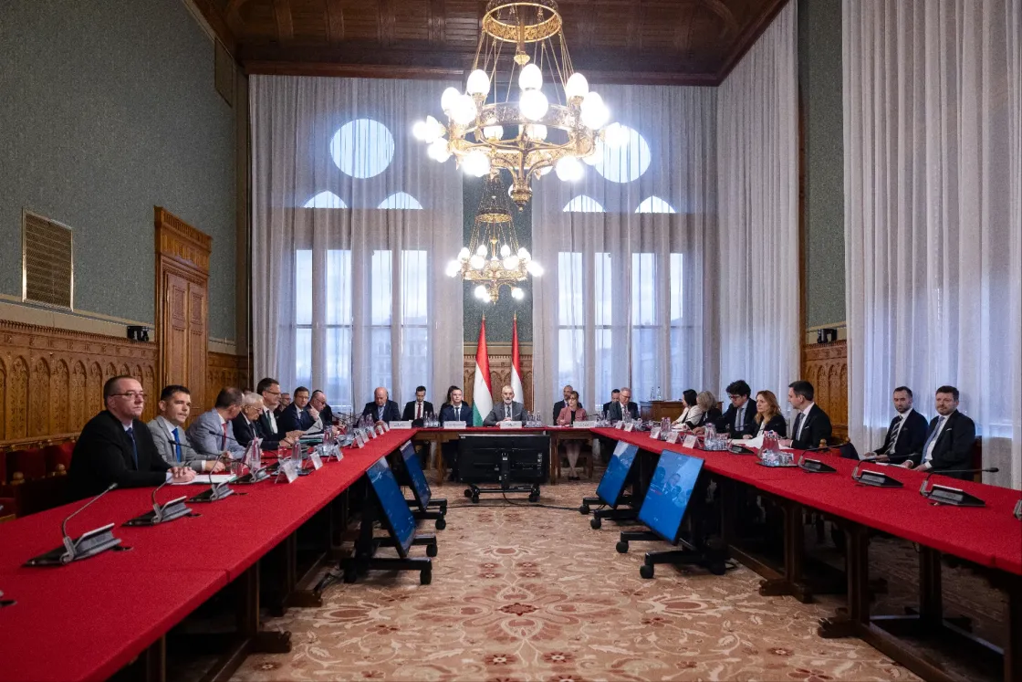 A második parlamenti egyeztetésen megállapodtak a bizottsági struktúráról