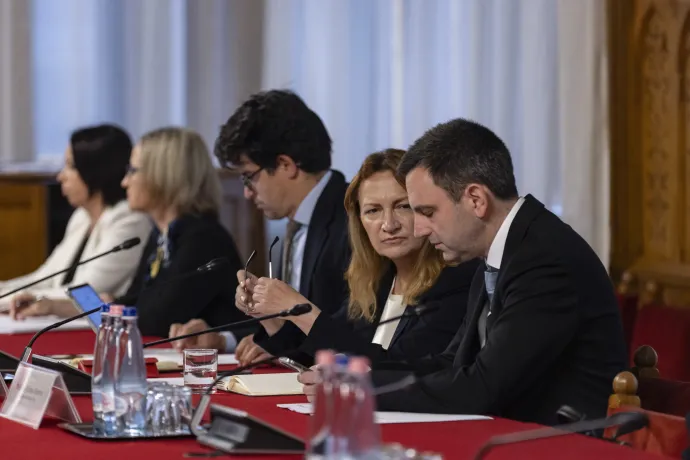 A Tisza Párt delegációja az ülésen – Fotó: Hevesi-Szabó Lujza / Telex