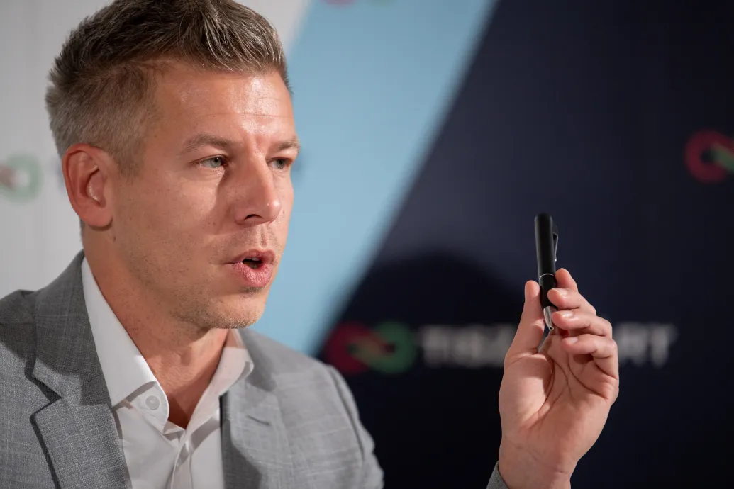 Magyar Péter Robert Ficóval tárgyalt telefonon, a Beneš-dekrétumokra hivatkozó jogszabály hatályon kívül helyezését kérte tőle