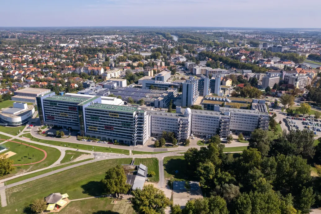 Az állam tukmálta rá a szabálytalanul működő, azóta becsődölt autó- és motorsportos céget a győri egyetemre