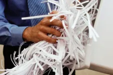 BBC: Pendrive-ra másolt dokumentumokkal kuncsorognak büntetlenségért a Tiszánál minisztériumi dolgozók