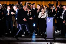 Üzent a brit énekesnő, akinek a száma táncra perdítette Hegedűs Zsoltot