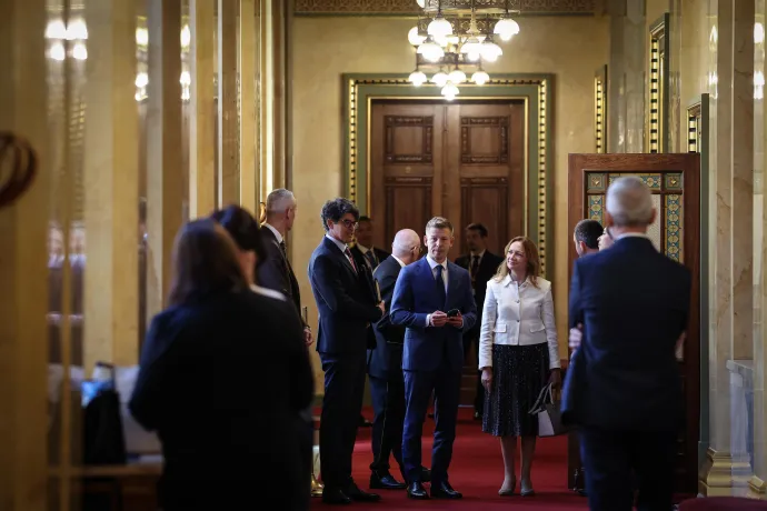 Magyar Péter és Bujdosó Andrea érkezik a Parlamentbe az Országgyűlés alakuló ülését előkészítő tárgyalásokra, 2026. április 17-én – Fotó: Huszti István / Telex
