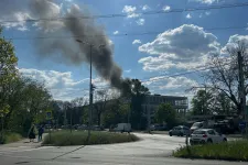 Kigyulladt egy lakókocsi az Ecseri út mellett