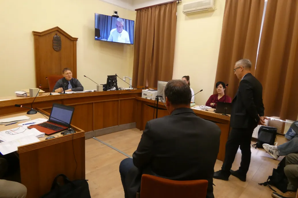 A volt győri fideszes polgármester embere nem emlékezett olyanra, hogy levetkőztetett volna egy embert a lehallgatástól tartva