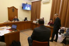 A volt győri fideszes polgármester embere nem emlékezett olyanra, hogy levetkőztetett volna egy embert a lehallgatástól tartva