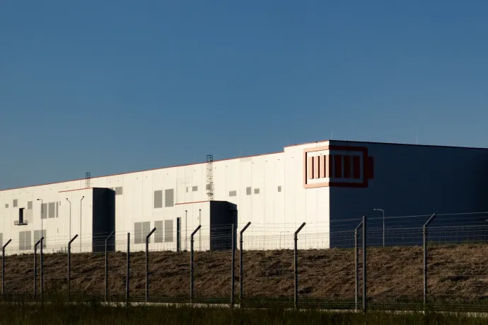 Tűz volt hétfőn az iváncsai akkugyárban