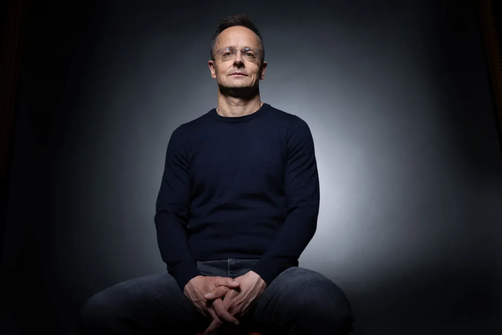 Szijjártó Péter a Telexnek: Nem voltam katona, nem hiszem, hogy 48 évesen alkalmasnak tartanak arra, hogy bármilyen frontra elmenjek harcolni