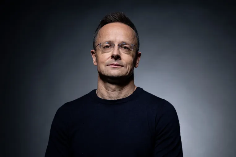 Önök milliárdosok? – a Szijjártó-interjú legerősebb pillanatai