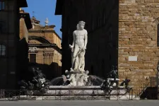 Ötezer eurójába kerülhet egy nőnek, hogy egy lánybúcsún megérintette a firenzei szobor nemi szervét