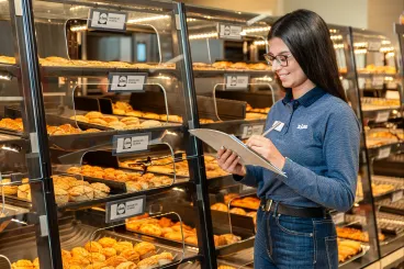 Lidl: 103 milliárdos bérkeret, új munkahelyek