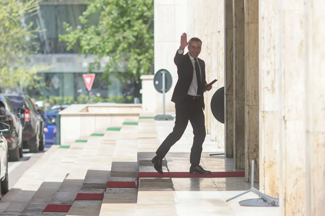 Kiléptek a szociáldemokrata miniszterek a román kormányból, hivatalosan is válságban a koalíció – Forrás: Telex.hu