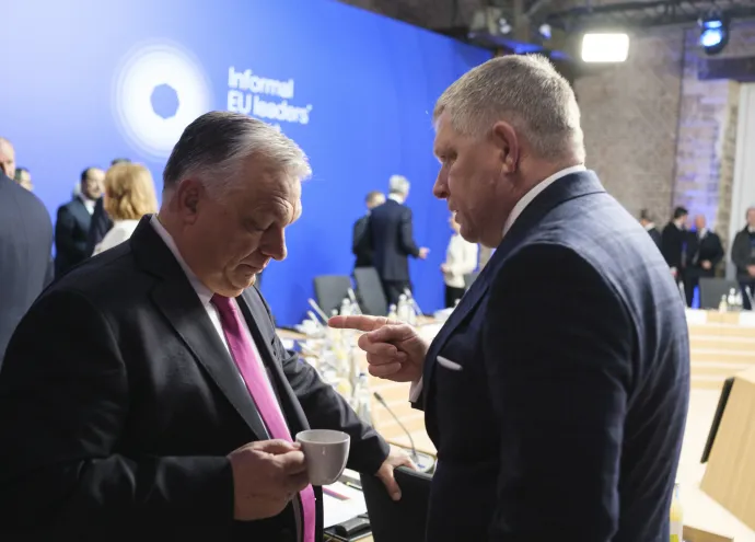 Orbán Viktor és Robert Fico az EU informális csúcstalálkozója előtt Belgiumban 2026. február 12-én – Fotó: Thierry Monasse / Getty Images
