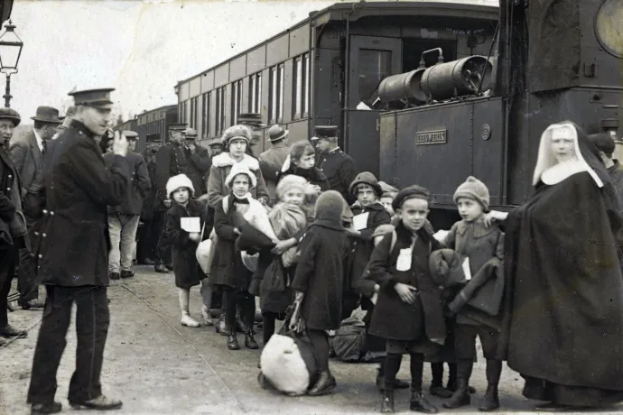 A gyermekvonatok, amikkel egy évszázada hatvanezer gyerek utazott Magyarországról Nyugat-Európába