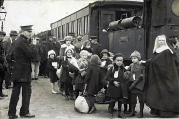 A gyermekvonatok, amikkel egy évszázada hatvanezer gyerek utazott Magyarországról Nyugat-Európába