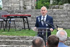 Saját maga feloszlatását kezdeményezi a zebegényi önkormányzat a haláltökös polgármester miatt