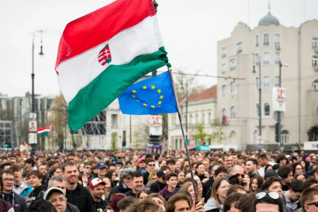 Visszakerül a Parlament homlokzatára az Európai Unió zászlója