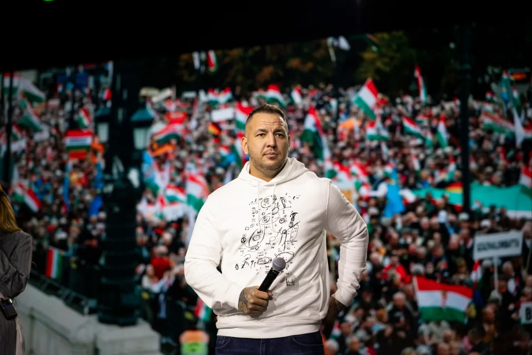 Garázdasággal vádolták meg Curtist, miután tavaly januárban felpofozott egy őt gyalázó szurkolót – Forrás: Telex.hu