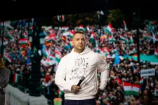 Garázdasággal vádolták meg Curtist, miután tavaly januárban felpofozott egy őt gyalázó szurkolót