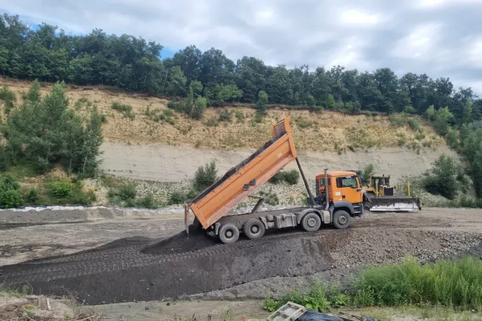 Leállította a kormányhivatal Mészáros Lőrinc cégének környezetpusztító tevékenységét a Vértesben