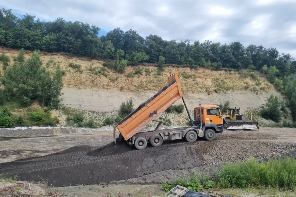 Leállította a kormányhivatal Mészáros Lőrinc cégének környezetpusztító tevékenységét a Vértesben