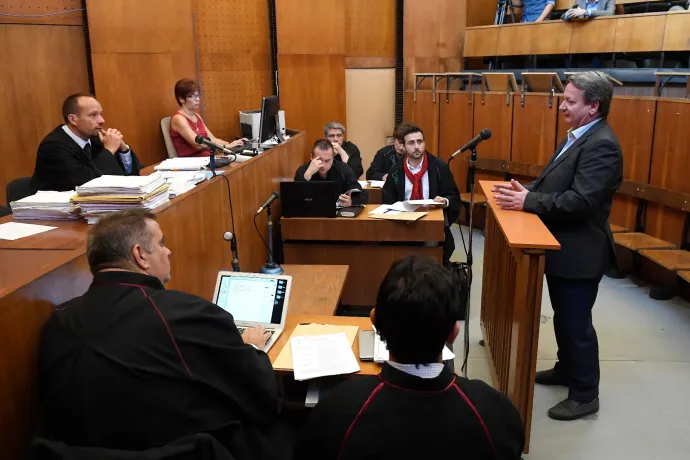 Különös, hogy az oroszoknak kémkedő, a börtön elől Moszkvába menekülő Kovács Béla nem volt Szijjártó radarján