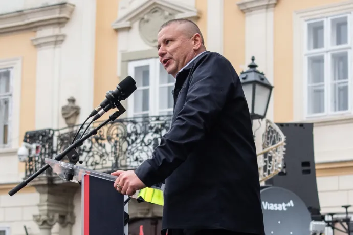 Nem emelnek vádat Ruszin-Szendi ellen a Mandiner munkatársának meglökése miatt