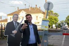 Nemrég még hársfateázni küldte az őt kiosztó Lázár Jánost, most beülhet a székébe