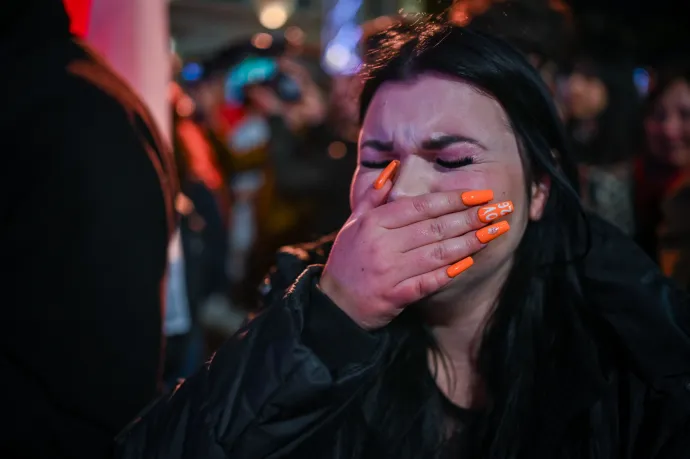 Csalódott résztvevő a Fidesz eredményváró rendezvényén 2026. április 12-én – Fotó: Alföldi Dániel István / Telex