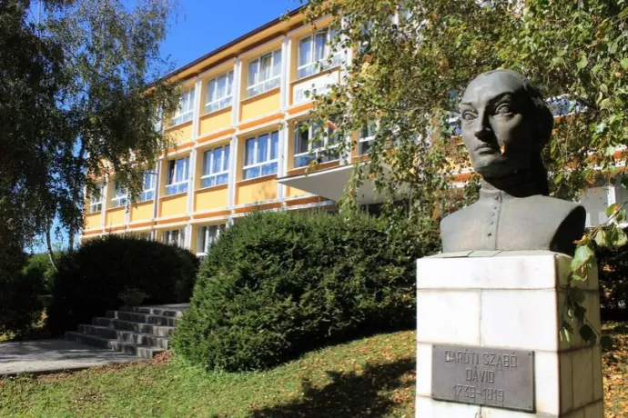 Nyílt levélben kéri számon a baróti líceum egykori igazgatója a városvezetést az iskolaépület-vitában