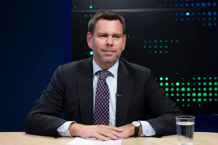 Két dilemmám volt, de meggyőzött, hogy Magyar Péter prioritásként kezeli a tömegközlekedés megújítását – élő interjú Vitézy Dáviddal