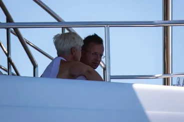 Szijjártó Péter adriai jachtozásról szóló története még a korábbinál is ordítóbb kérdéseket vet fel