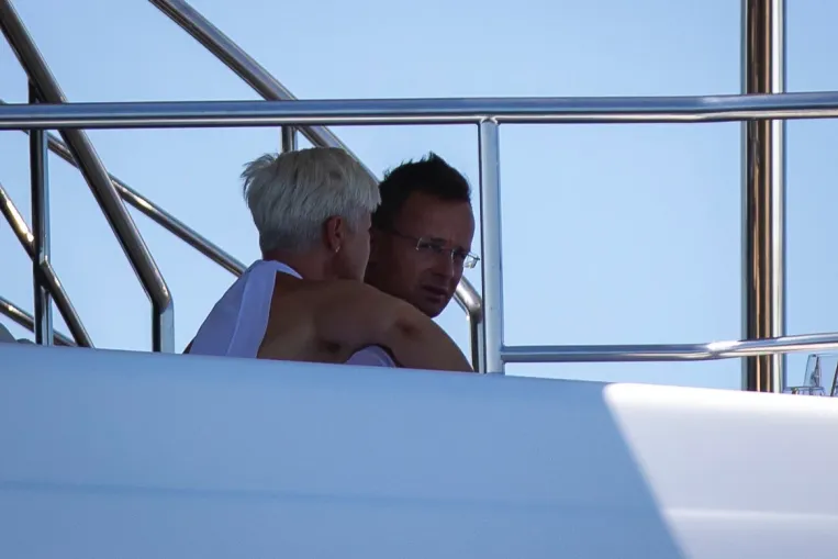 Szijjártó Péter adriai jachtozásról szóló története még a korábbinál is ordítóbb kérdéseket vet fel