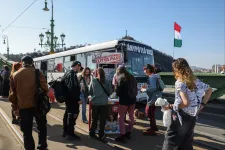 Felfújható kutyik, 11 milliós biciklis reklám és egy kisbusz – részletezte kampányköltségeit a Kutyapárt