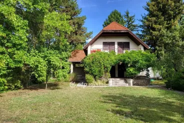 Most lecsaphatsz rá: 3 különleges otthon a Balatonnál és a főváros körül