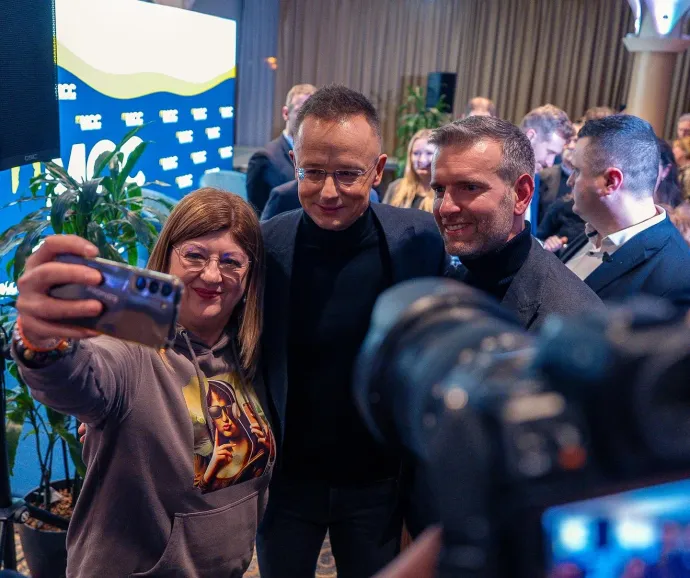 Lizike és Szijjártó Péter egy kampányrendezvényen Újbudán 2026 februárjában – Fotó: Steiner Attila / Facebook
