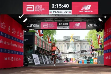 Elképesztő rekord a londoni maratonon, először futották le versenyen két órán belül a távot