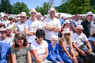 Élő pajzs vagyunk